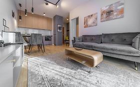 Spacious&Cozy-City Center-S65\59